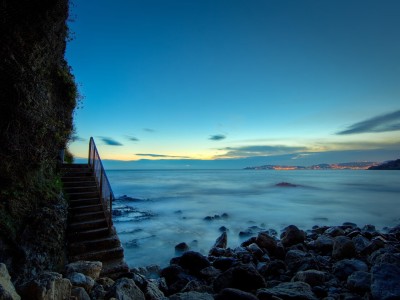 怀孕初期晚上睡觉燥热怎么办（怀孕初期晚上睡觉感觉很热会对胎儿有影响吗）